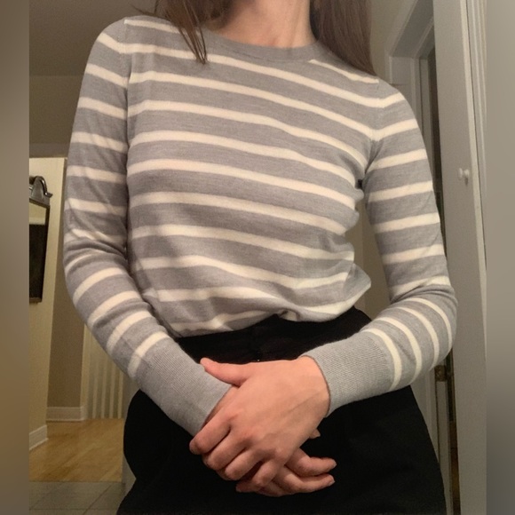 Banana Republic Stripped Sweater - Picture 3 of 5